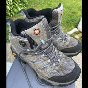 Merrell Women’s Hiking Boots size 8